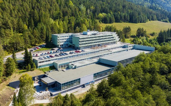 Kúpeľný hotel Poľana v Brusne, letecký pohľad